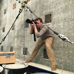 photographyer Rob Felt getting the perfect shot